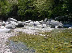 eau_et_roche_jpg.jpg (97053 octets)